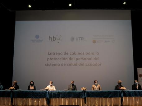 Entrega de  cabinas para la protección del personal del sistema de salud del Ecuador