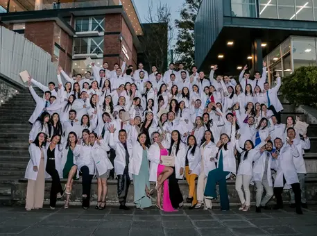 Imposición de Mandiles y entrega de certificados a los Internos Rotativos de medicina