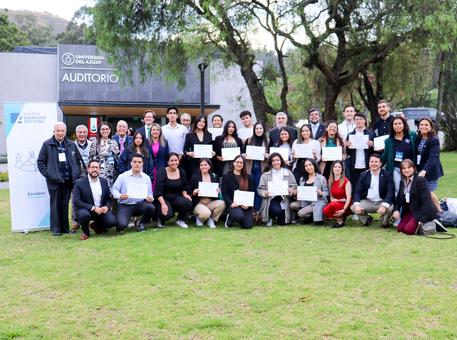 Programa de clausura de la Escuela de Liderazgo Efectivo para Jóvenes 