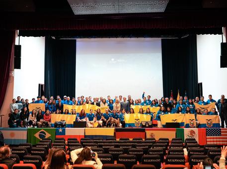  Entrega de casacas institucionales 