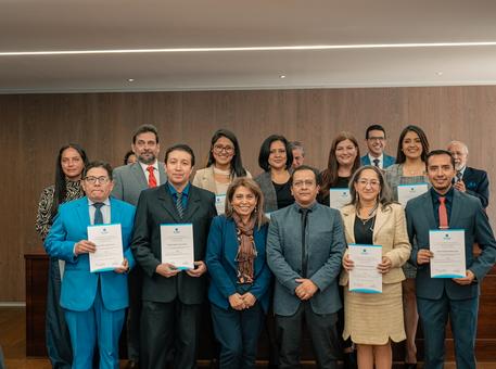 Entrega de acuerdos a profesores titulares