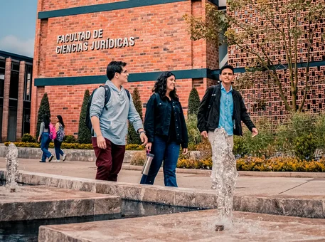 ¿Por qué estudiar Derecho o Estudios Internacionales en la UDA?