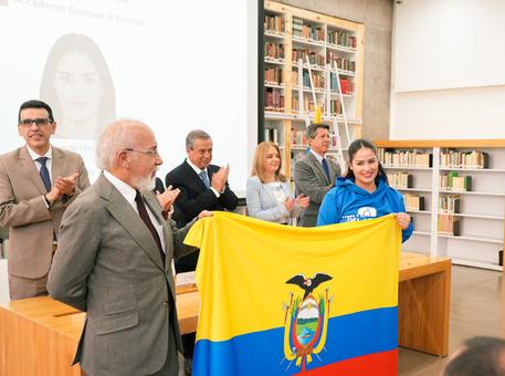 Entrega de casacas institucionales 