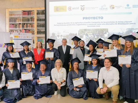 Mujeres rurales de la Agricultura reciben certificaciones