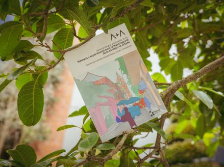 Se presentó la obra A+A Arquitectura y Antropología: Métodos y experiencias para la investigación de la ciudad y lo urbano, en la Universidad del Azuay
