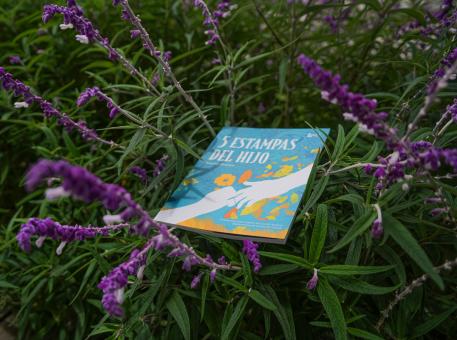 En la Universidad del Azuay se presentó el libro “5 Estampas del Hijo”