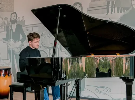 El aprendizaje más allá del aula: lo que la universidad nos enseña fuera de clases