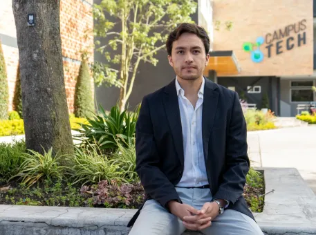 De la UDA a la diplomacia: graduado de la Universidad del Azuay ingresa a la Academia Diplomática Galo Plaza Lasso