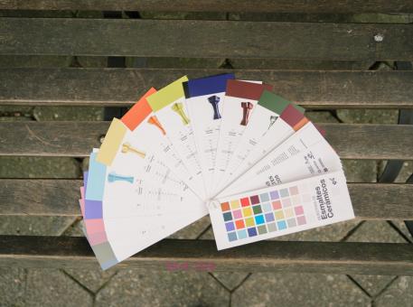 En la Universidad del Azuay se presentó el libro Muestras de esmaltes cerámicos