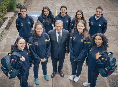 La UDA entrega uniformes a sus deportistas que competirán en los IV FISU América Games - Lima 2026