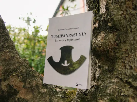 En la Universidad del Azuay se presentó el libro Tumipanpasuyu: historia y toponimia, de Oswaldo Encalada