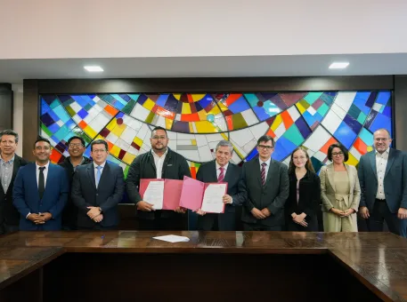 La Universidad del Azuay firmó un convenio de cooperación interinstitucional con la Empresa Eléctrica Provincial Galápagos, Elecgalápagos S.A.
