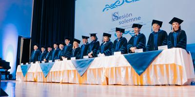 Universidad del Azuay honors professors and administrators for 25 years of service in an emotional solemn session