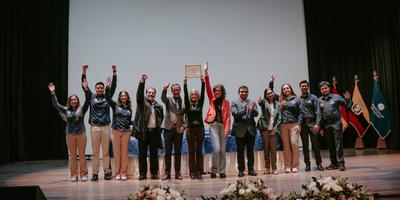Students from the University of Azuay win the "Fiber Reinforced Concrete Bowling Ball Competition" in the United States