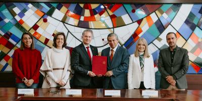 The UDA signs an agreement with members of the German Embassy to develop an electric-solar canoe
