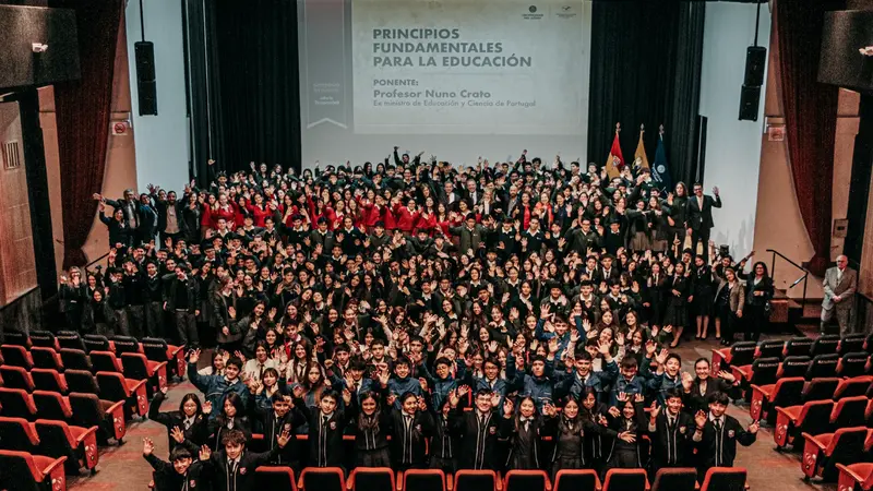¿Cómo puede la ciencia informar la educación? “Lo esencial es el conocimiento” Nuno Crato revela datos importantes a jóvenes y maestros en la Jornada de Reflexión Académica, Simposio permanente sobre la Universidad