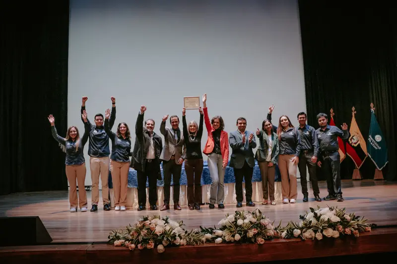 Estudiantes de la Universidad del Azuay ganan el “Fiber Reinforced Concrete Bowling Ball Competition” en Estados Unidos