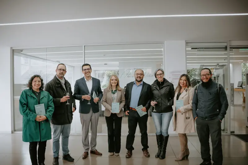 En la UDA se presentó el libro “Antología de poesía cuencana contemporánea”