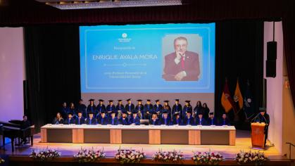 Enrique Ayala Mora es nombrado Profesor Honorario en la Universidad del Azuay