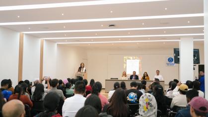 En la Universidad del Azuay se realizó el encuentro “De la teoría a la Práctica”