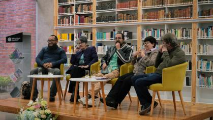 En la Universidad del Azuay se presentó el recital poético “Flashback” con la presencia de cinco poetas locales