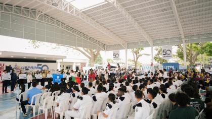 La Universidad del Azuay estuvo presente en Machala en la Feria de Universidades organizada por la Unidad Educativa Particular Bilingüe Principito & Marcel Laniado De Wind