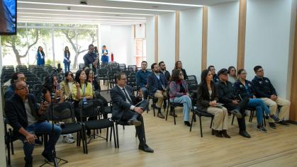 Recorrido de medios de comunicación al SimLab