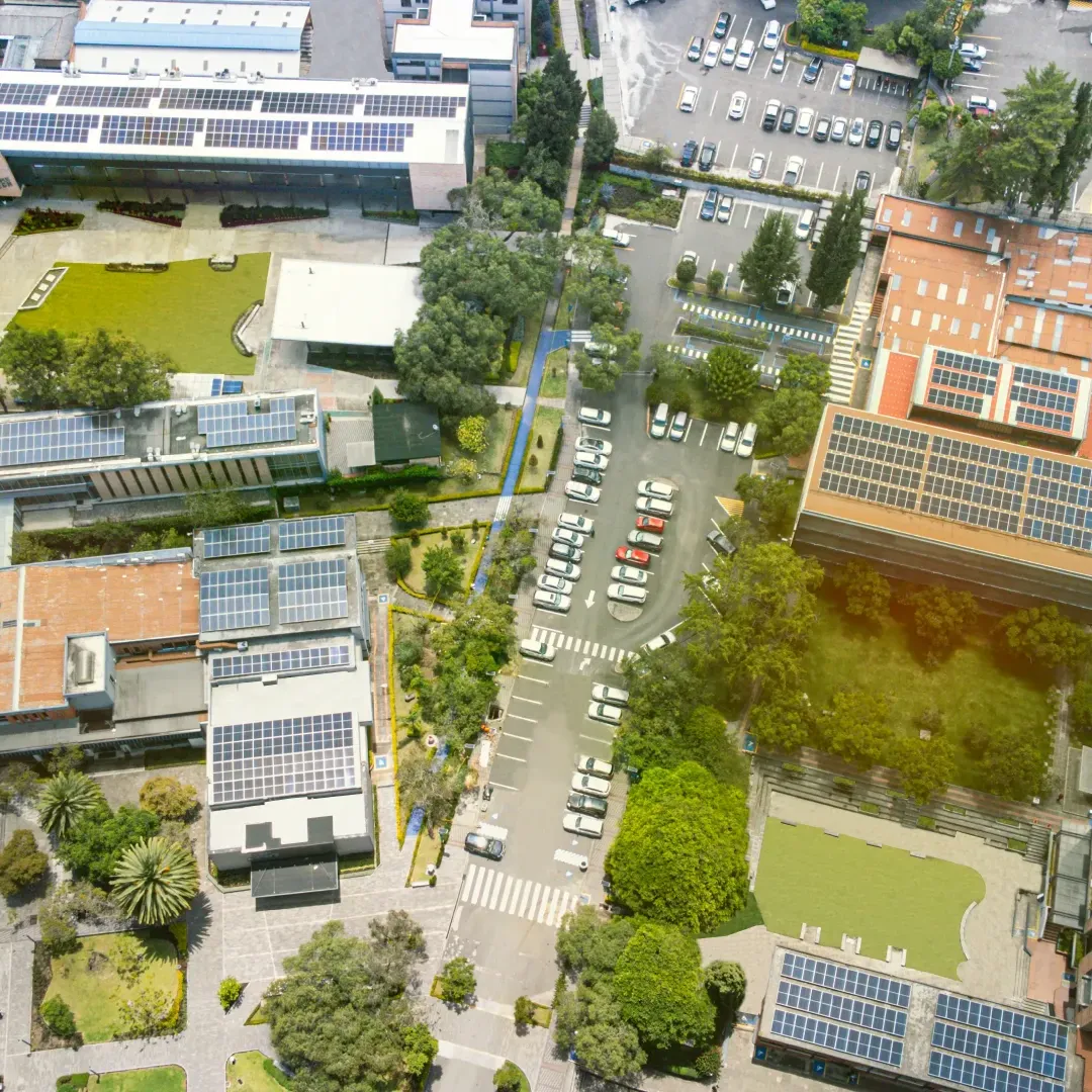 Universidad del Azuay impulsa la transición energética en el marco del Día Internacional de la Energía Limpia