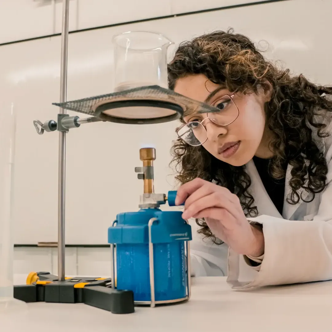 La ciencia las necesita: mujeres y niñas construyendo soluciones sostenibles
