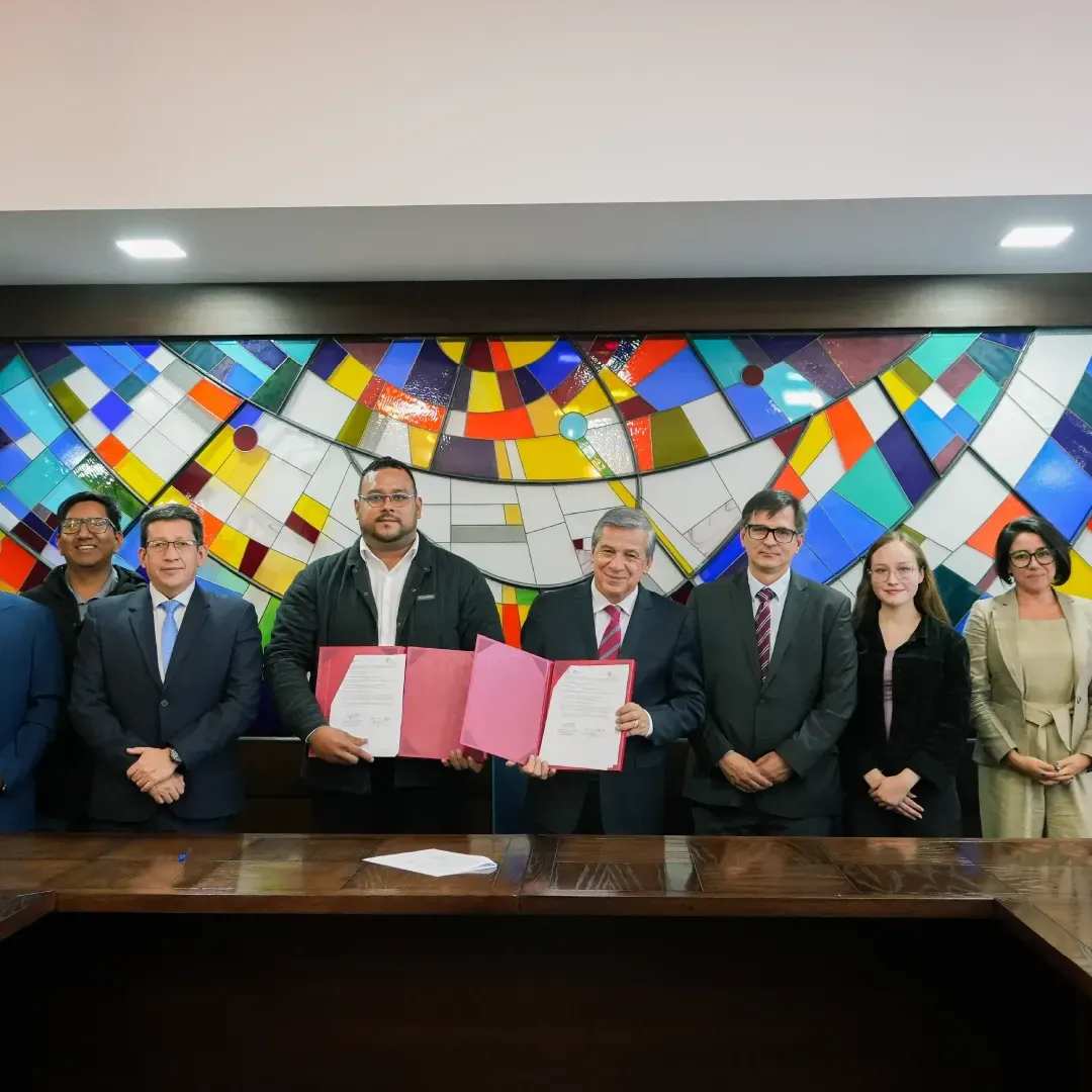 La Universidad del Azuay firmó un convenio de cooperación interinstitucional con la Empresa Eléctrica Provincial Galápagos, ELECGALÁPAGOS S.A.