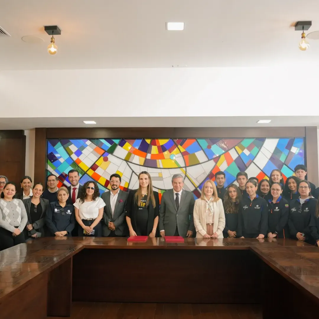 La Universidad del Azuay y Smart Fit Ecuador firmaron convenio interinstitucional