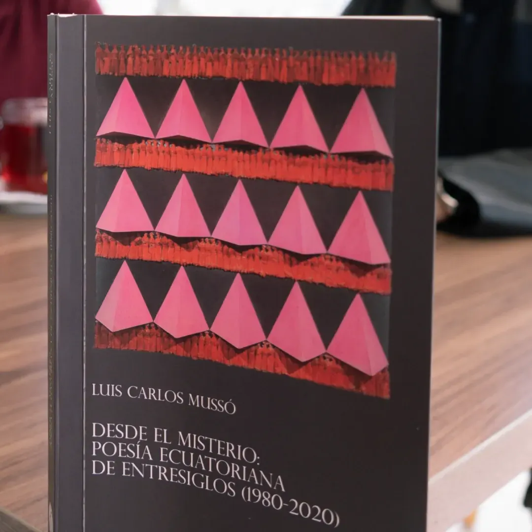 En la Universidad del Azuay se presentó el libro "Desde el Misterio: Poesía ecuatoriana de entresiglos (1980-2020)"
