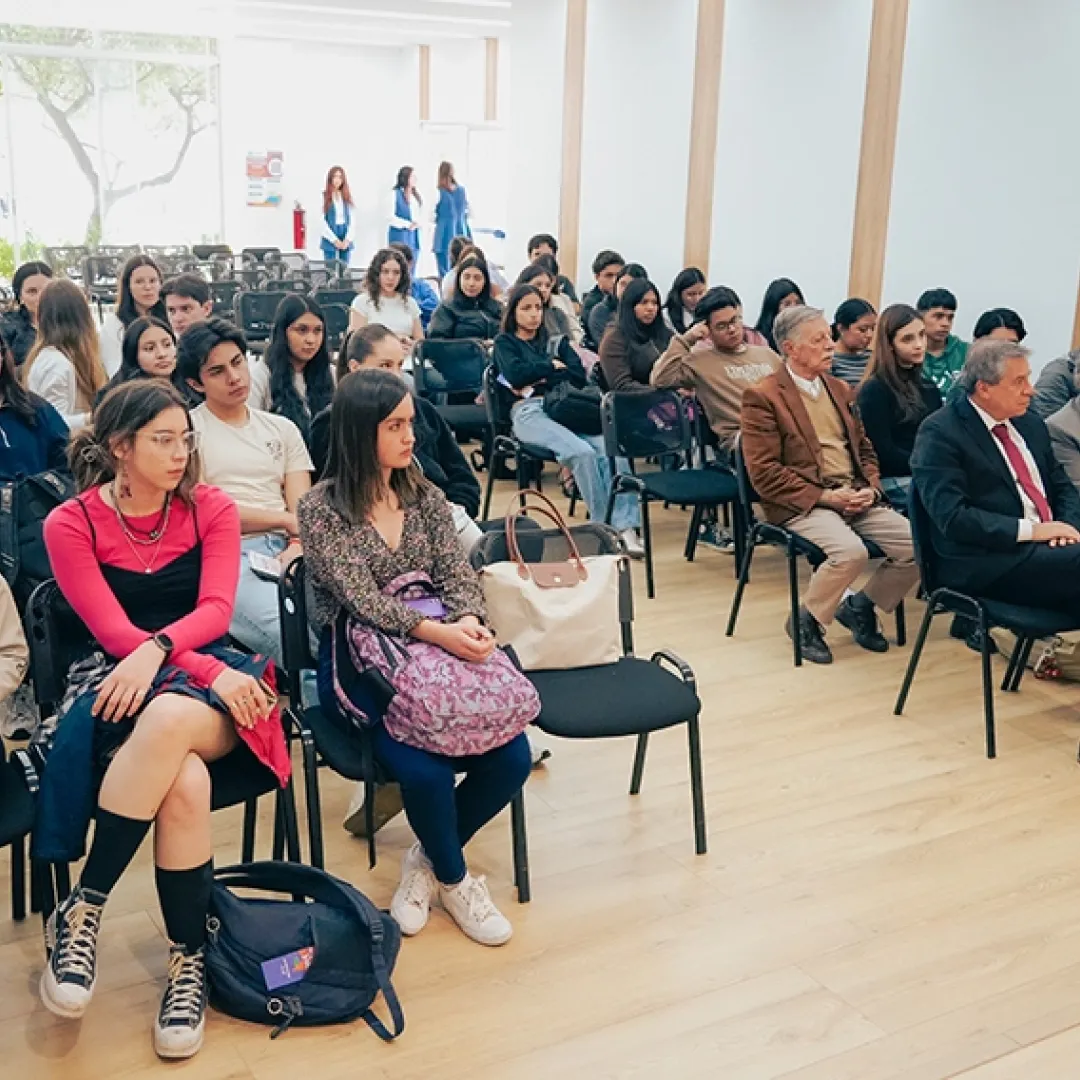 En la Universidad del Azuay se presentó el libro “Terraza Vacía”