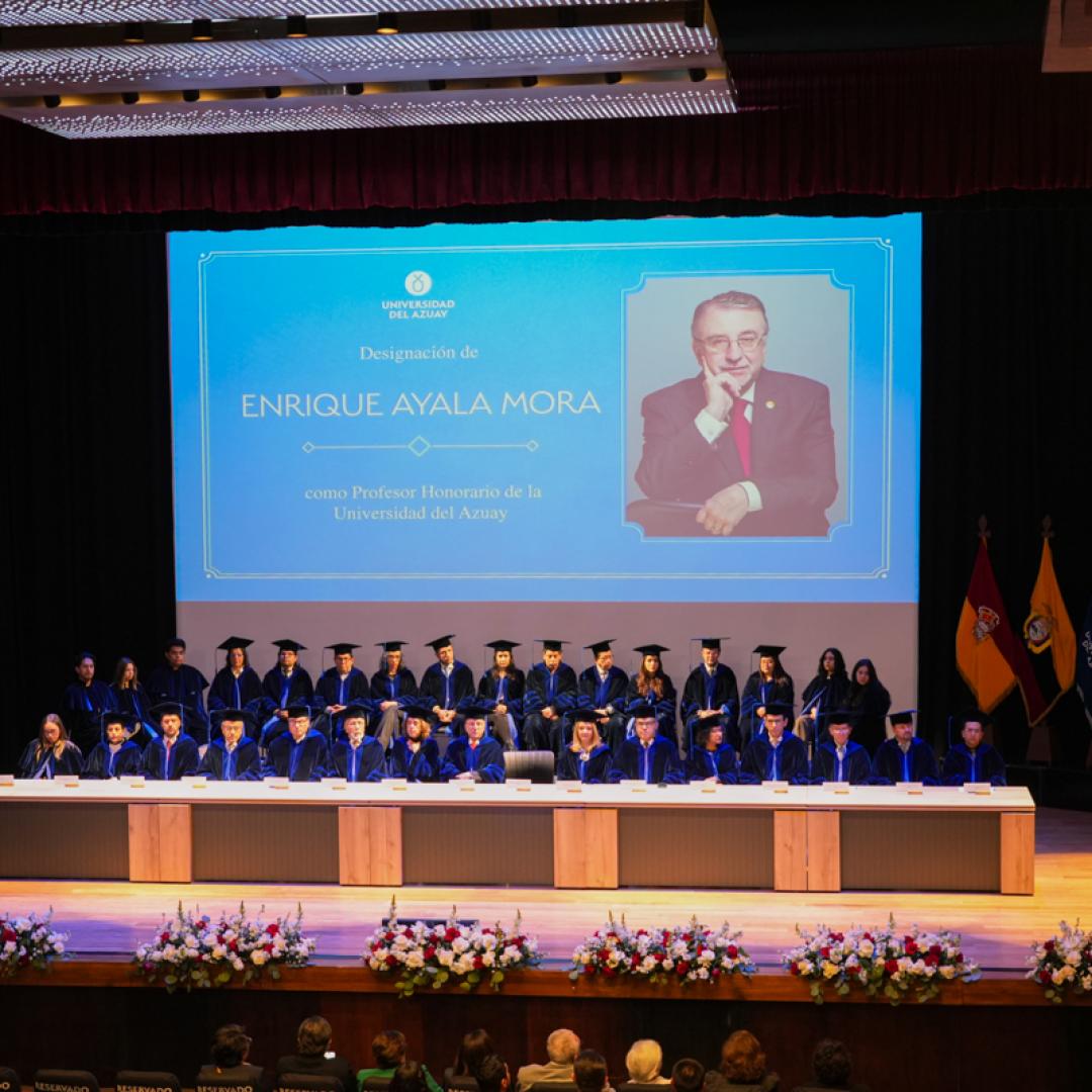 Enrique Ayala Mora es nombrado Profesor Honorario en la Universidad del Azuay