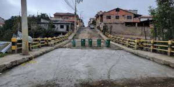 In Girón, the state of the bridges over the El Chorro river is evaluated after the collapse of a structure