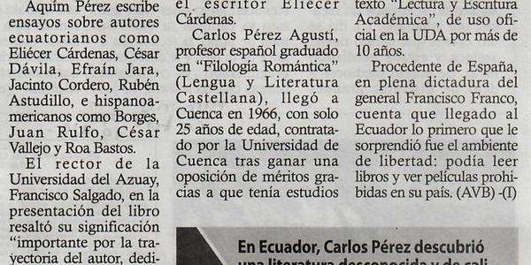 Carlos Pérez Agustí con un libro de crítica literaria 