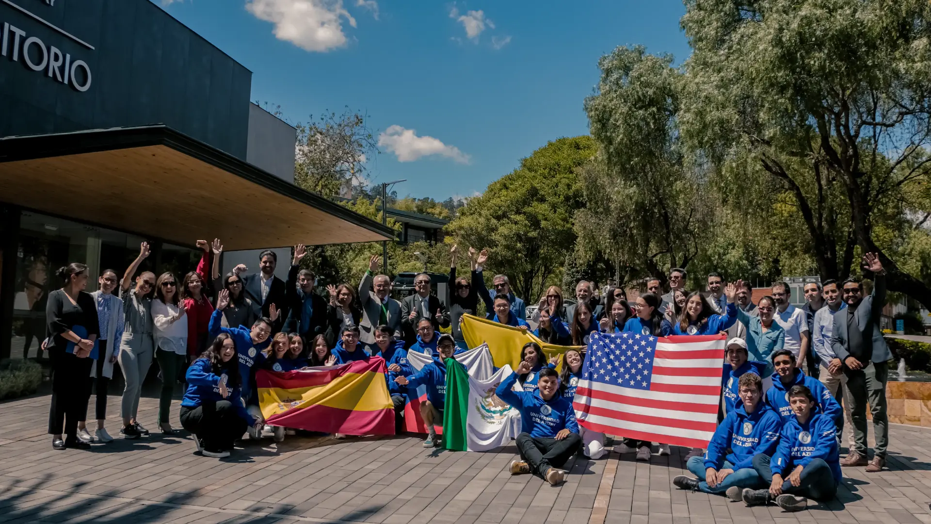 Farewell Pumas ambassadors! delivery of jackets to students who will travel to international mobility programs