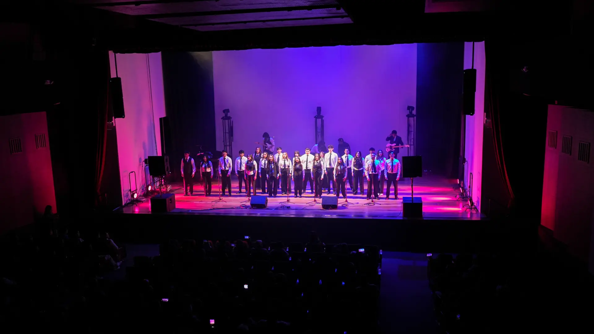 Coro Polifónico de la Universidad del Azuay rinde homenaje a la emblemática banda The Beatles