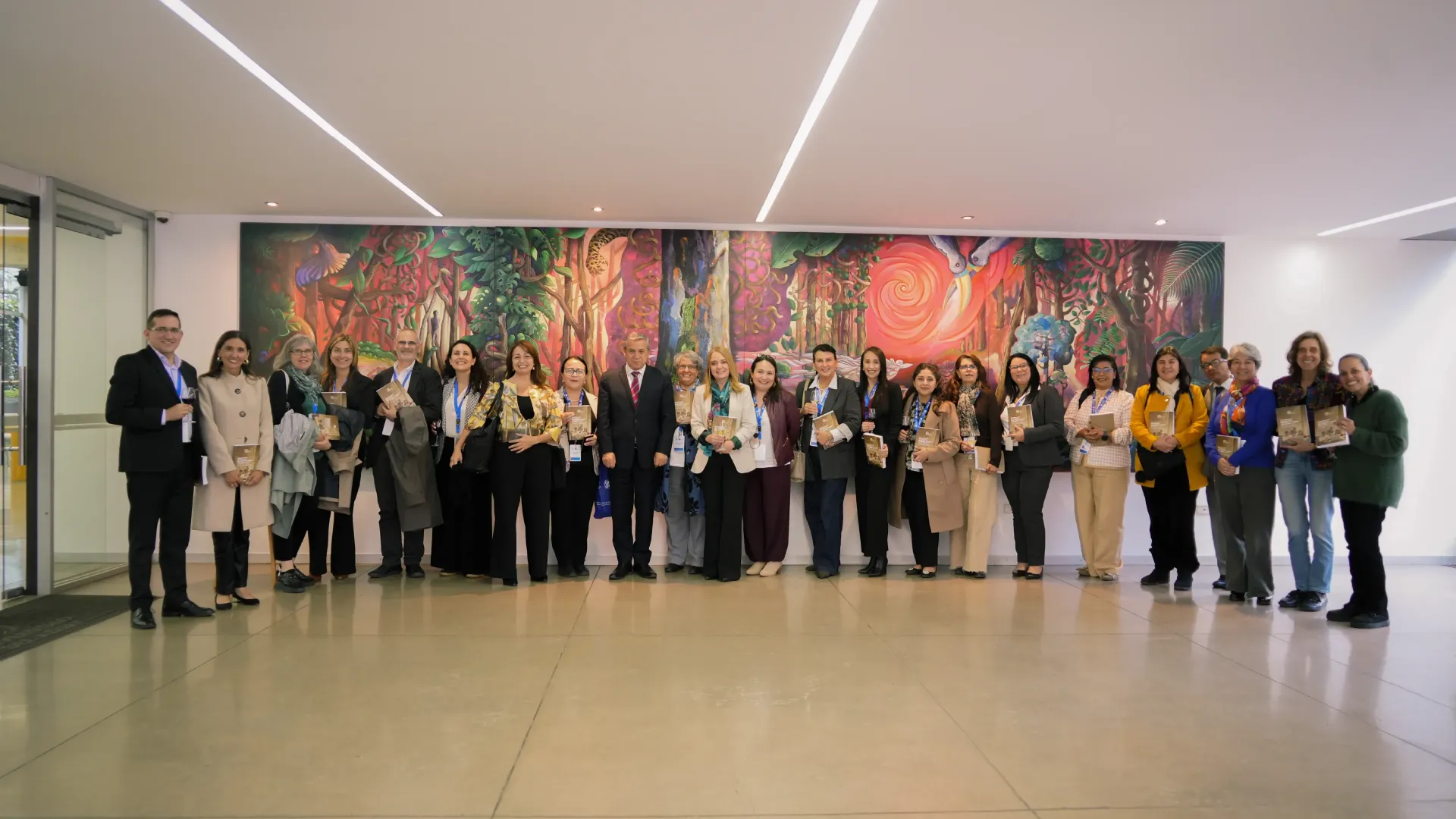 En la Universidad del Azuay se presentó el libro Transformación del Proceso de Aprendizaje, Enseñanza y Evaluación: Buenas prácticas para una educación del futuro
