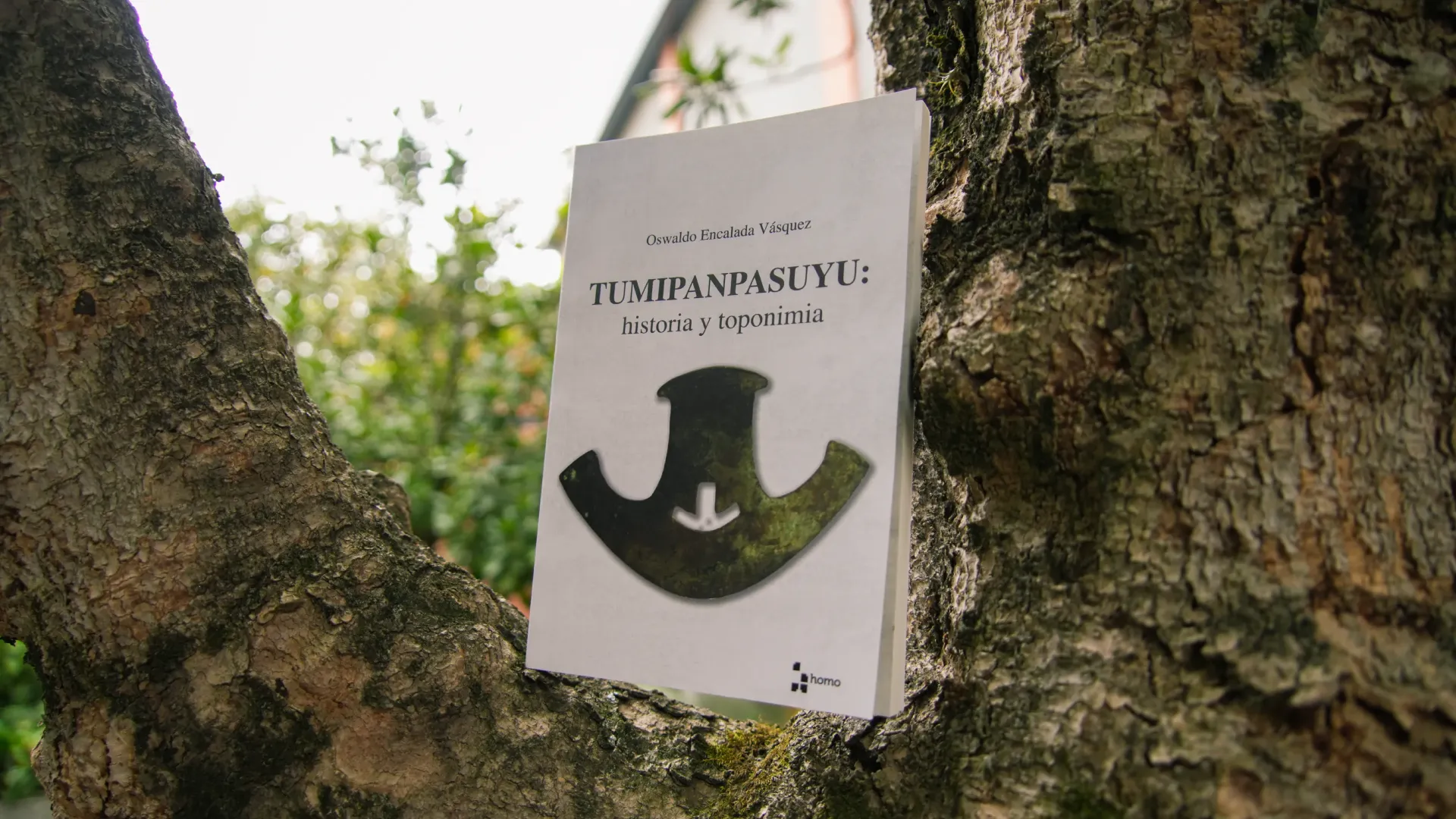 En la Universidad del Azuay se presentó el libro Tumipanpasuyu: historia y toponimia, de Oswaldo Encalada