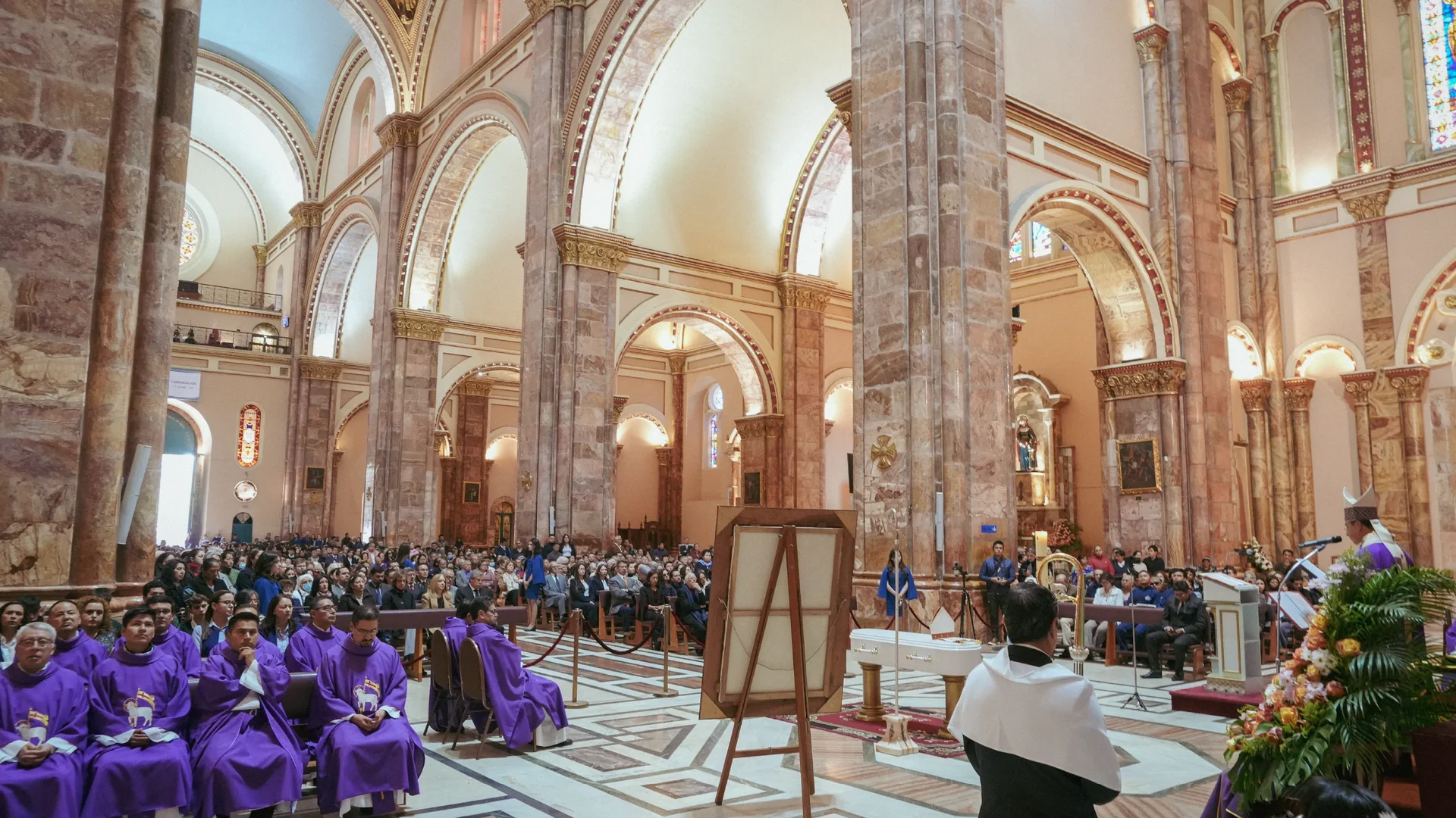 Recibimiento y traslado en memoria de Monseñor Ernesto Álvarez