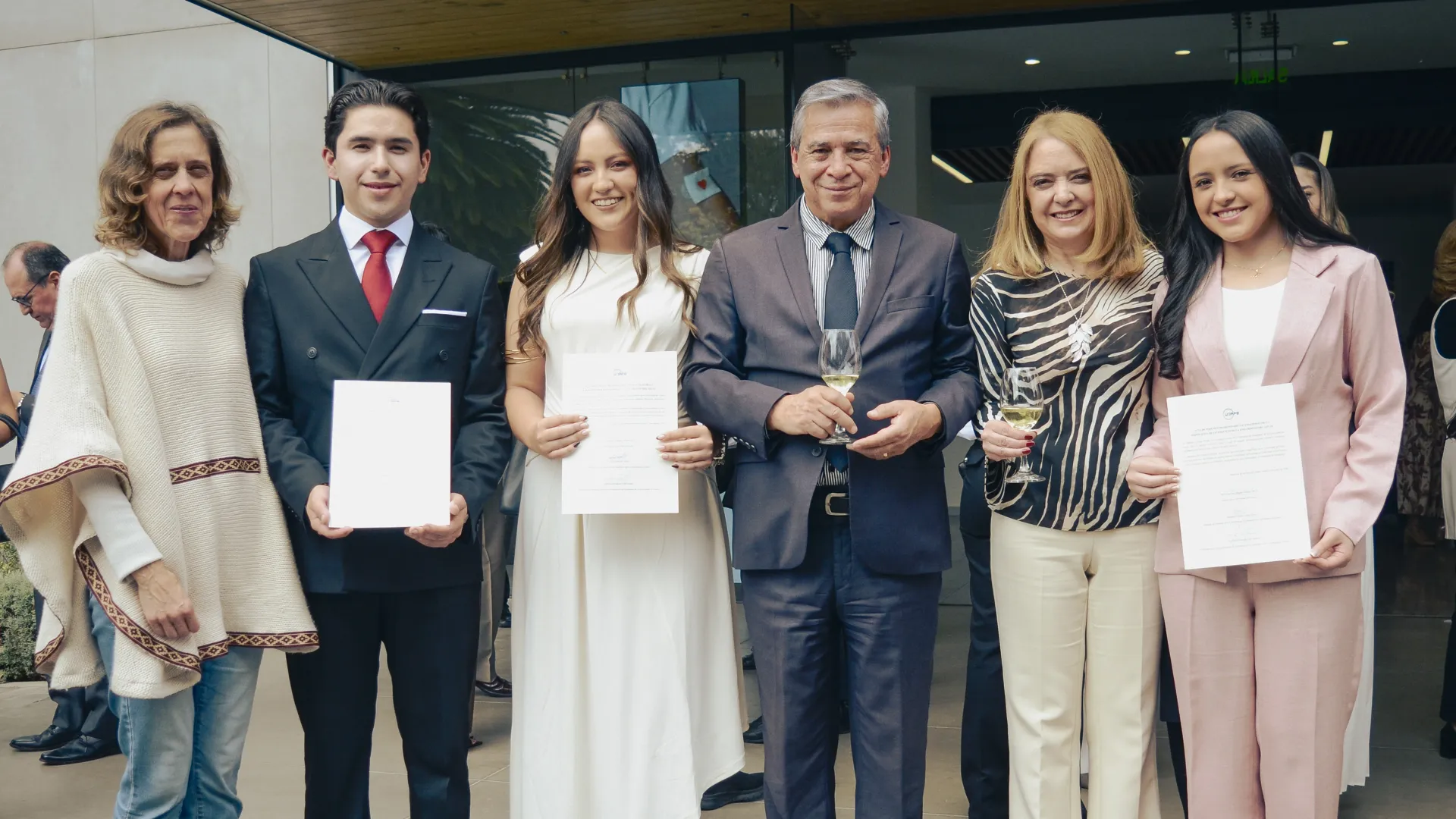 La Universidad del Azuay posesionó a los nuevos representantes estudiantiles para el período 2026 - 2027 