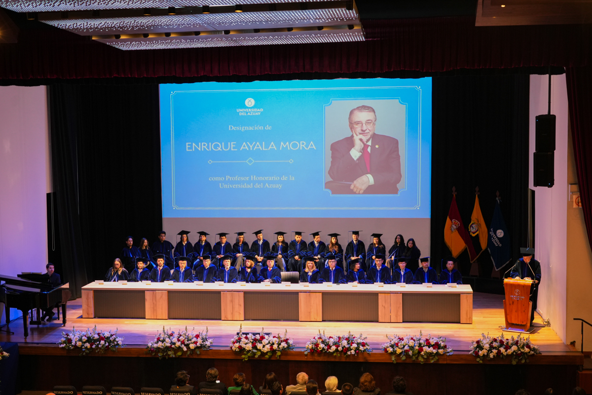 Enrique Ayala Mora es nombrado Profesor Honorario en la Universidad del Azuay