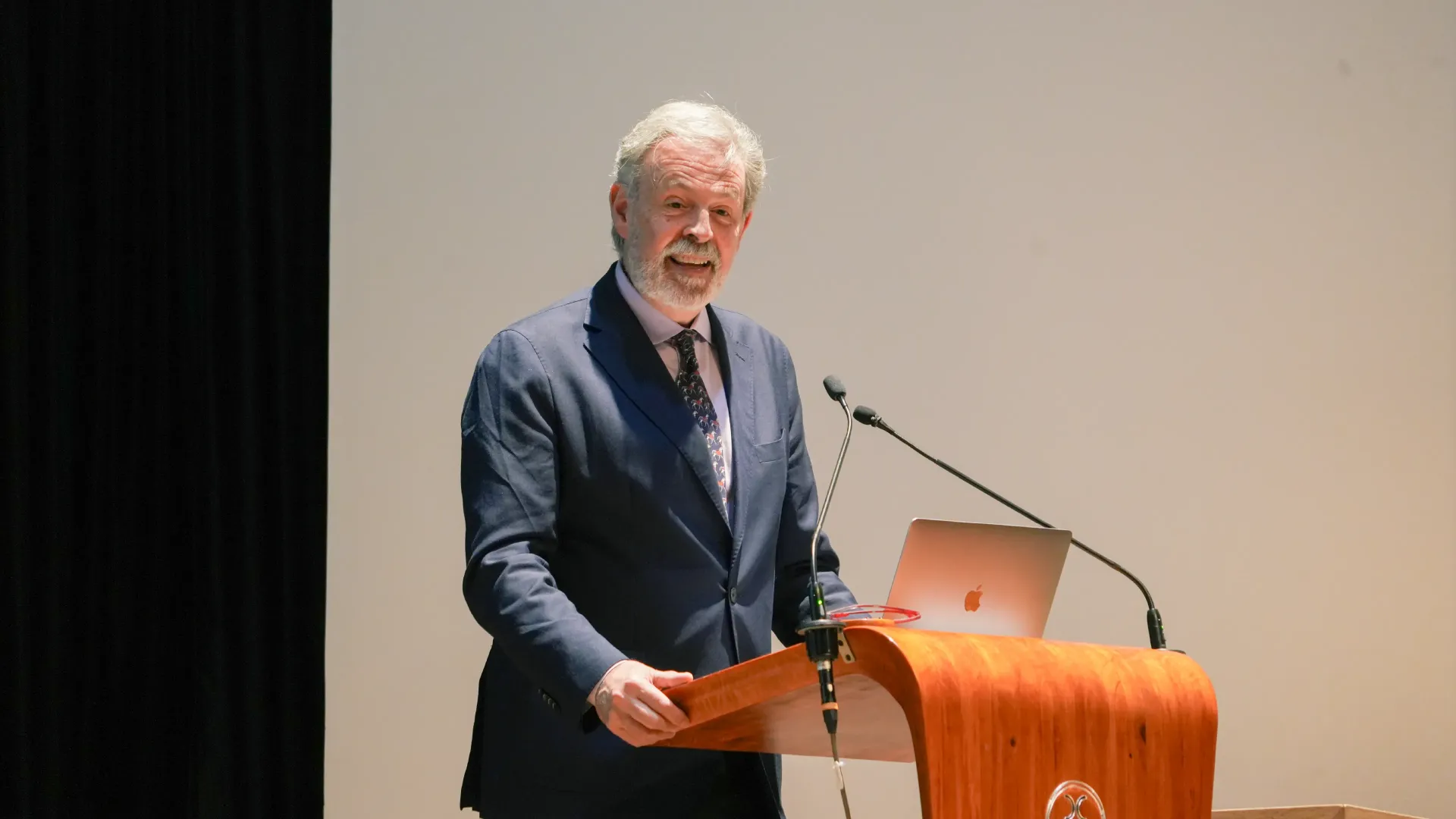 En la Universidad del Azuay se realizó la charla magistral “Conectando continentes, formando redes y construyendo oportunidades de investigación y colaboración”