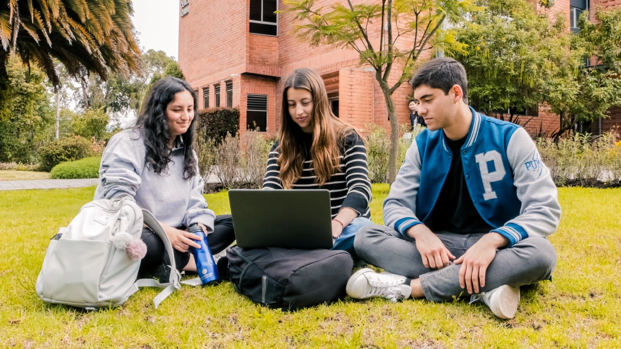 Facultad de Ciencias de la Administración - Universidad del Azuay