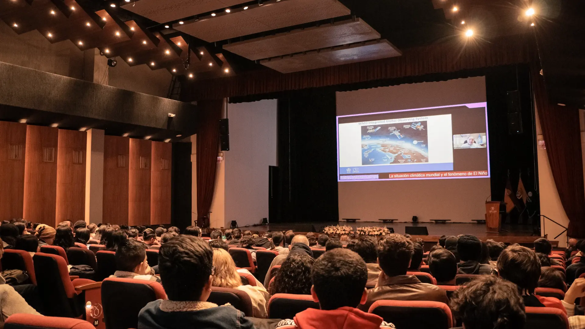 Rodney Martínez y su conferencia "La situación climática mundial y el fenómeno de El Niño"